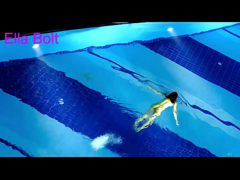 ❤️ මට නැරඹීම නැවැත්විය නොහැක, තරුණ රන්වන්තිය ELLA BOLT නිවාඩු නිකේතනයේ තටාකයේ නිරුවතින් පිහිනීමට හසු විය Sex video අප වෙත ❌️